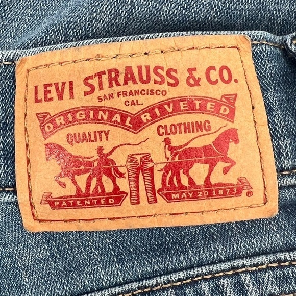 Levi's Women's Mid Length Cuffed Hem Denim Shorts Size 28 - Picture 2 of 7